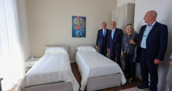 Da-sx-il-presidente-Ersu-Giuseppe-Giordano-il-presidente-della-Regione-Renato-Schifani-lassessora-alla-Famiglia-Nuccia-Albano-lassessore-dellIstruzione-Mimmo-Turano-1-2048x1365
